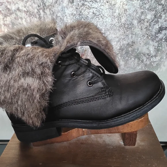 Old Navy Shoes Old Navy Leather With Faux Fur Laceup Boots